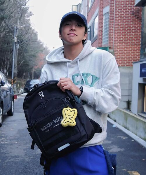 Wacky WiLLy(ワッキーウィリー)の「レタリンググラフィックフードライトグレー(パーカー・レディース・その他・SMALL/MEDIUM/LARGE/X-LARGE)」の9枚目の写真