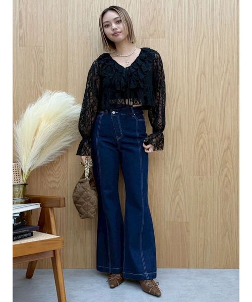 EVRIS(エヴリス)の「ウエストクロスフレアデニムパンツ【セットアップ着用可能】(デニムパンツ・レディース・インディゴブルー/ベージュ・MEDIUM/SMALL)」の20枚目の写真