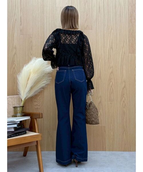 EVRIS(エヴリス)の「ウエストクロスフレアデニムパンツ【セットアップ着用可能】(デニムパンツ・レディース・インディゴブルー/ベージュ・MEDIUM/SMALL)」の21枚目の写真