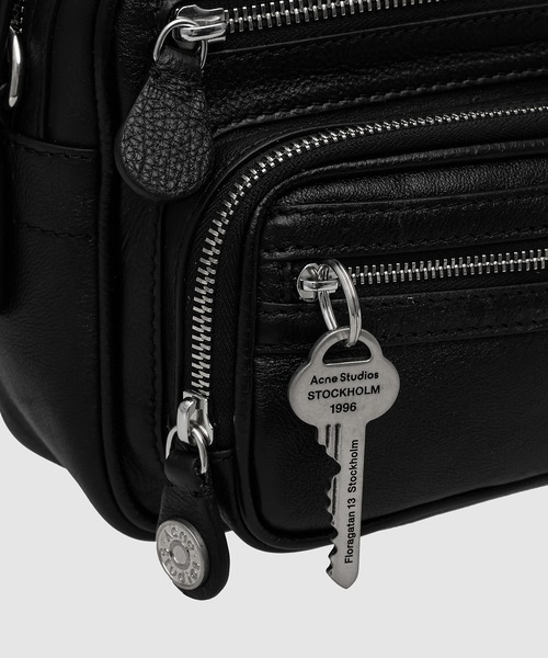 Acne Studios（アクネストゥディオズ）の「Camero Party（ハンドバッグ・レディース・ブラック・ONE SIZE）」の7枚目の写真