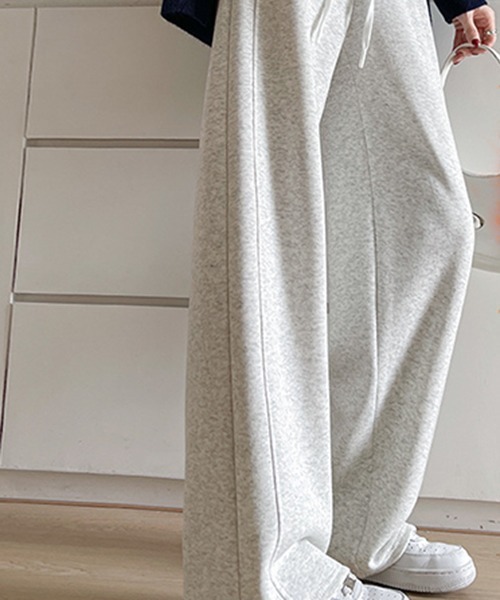 gossip!ロサンゼルス(ゴシップロサンゼルス)の「YUGA フリース裏地ワイドレッグ スポーツスウェットパンツ(その他パンツ・レディース・グレー/ブラック/オフホワイト・L/M)」の2枚目の写真