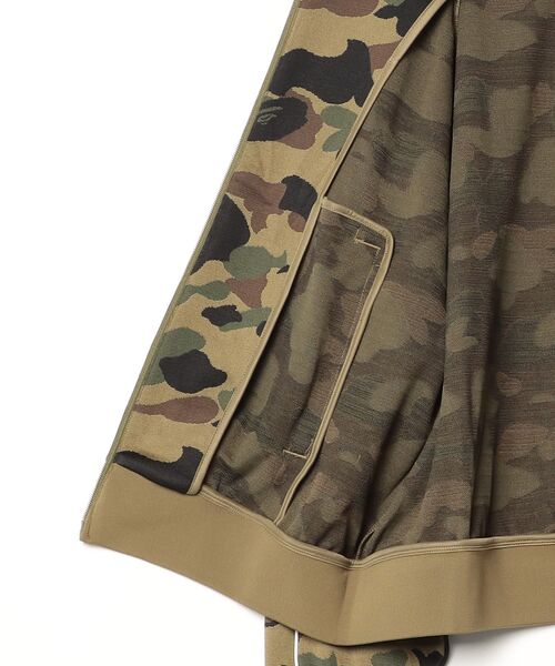 A BATHING APE（アベイシングエイプ）の「1ST CAMO LOGO RELAXED FIT TRACK JACKET（ジャージ・メンズ・グリーン/イエロー・MEDIUM/X-LARGE/SMALL/XX-LARGE/LARGE）」の8枚目の写真
