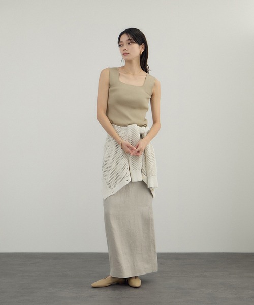 SALON adam et rope'（サロン アダム エ ロペ）の「シルクリブタンクトップ（タンクトップ・レディース・ベージュ/ブラック/オフホワイト・FREE）」の5枚目の写真