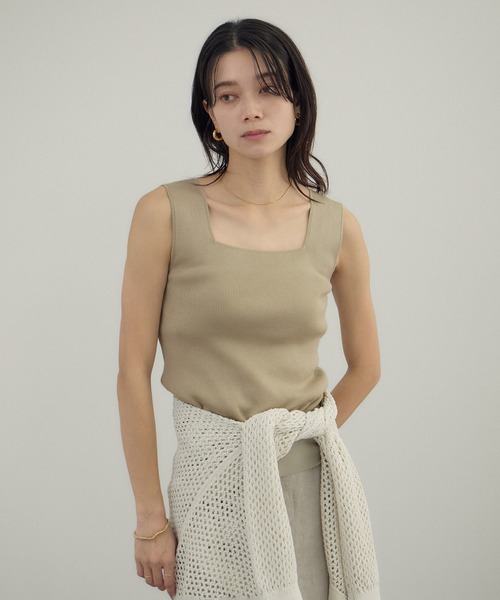 SALON adam et rope'（サロン アダム エ ロペ）の「シルクリブタンクトップ（タンクトップ・レディース・ベージュ/ブラック/オフホワイト・FREE）」の11枚目の写真