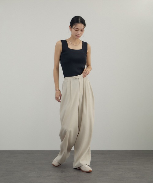 SALON adam et rope'（サロン アダム エ ロペ）の「シルクリブタンクトップ（タンクトップ・レディース・ベージュ/ブラック/オフホワイト・FREE）」の15枚目の写真