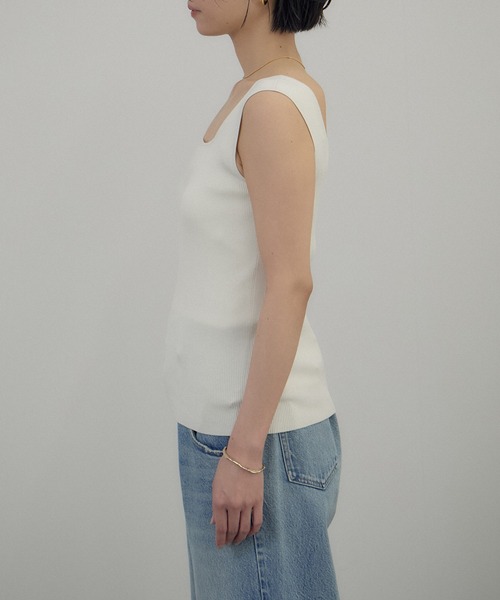 SALON adam et rope'（サロン アダム エ ロペ）の「シルクリブタンクトップ（タンクトップ・レディース・ベージュ/ブラック/オフホワイト・FREE）」の21枚目の写真
