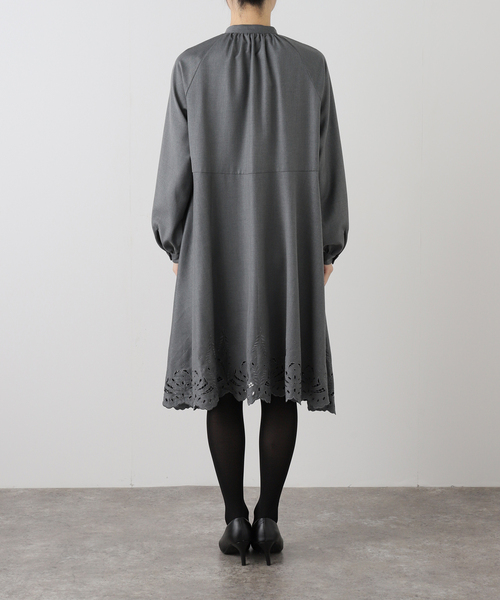 IENA（イエナ）の「エンブロイダードティアードレス（ワンピース・レディース・チャコールグレー/ブラウン・38/36）」の13枚目の写真