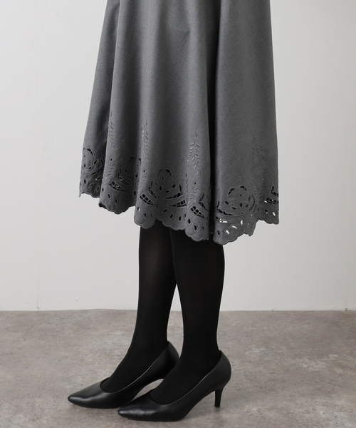 IENA（イエナ）の「エンブロイダードティアードレス（ワンピース・レディース・チャコールグレー/ブラウン・38/36）」の8枚目の写真