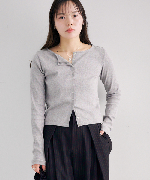 U by SPICK&SPAN(ユーバイスピックアンドスパン)の「ベアテレコカットトップス(カーディガン/ボレロ・レディース・ホワイト/チャコールグレー・FREE)」の1枚目の写真