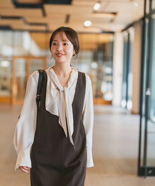 Noble(ノーブル)の「《WEB&日本橋店限定・追加》ロイヤルサテンボウタイブラウス(シャツ/ブラウス・レディース・アイボリー/ピンク系その他・FREE)」の16枚目の写真