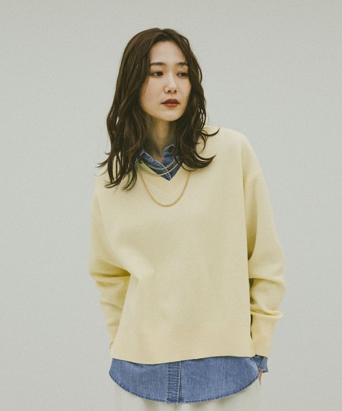 GLOBAL WORK（グローバルワーク）の「スウェットライクVネックプルオーバー/601625（ニット/セーター・レディース・ライトブラウン/ブルー系2/ペールイエロー/ブルー系その他5/ライトグレー/ライトグリーン/ベージュ系その他7/ピンク系その他2/ネイビー・SMALL/MEDIUM/LARGE）」の8枚目の写真