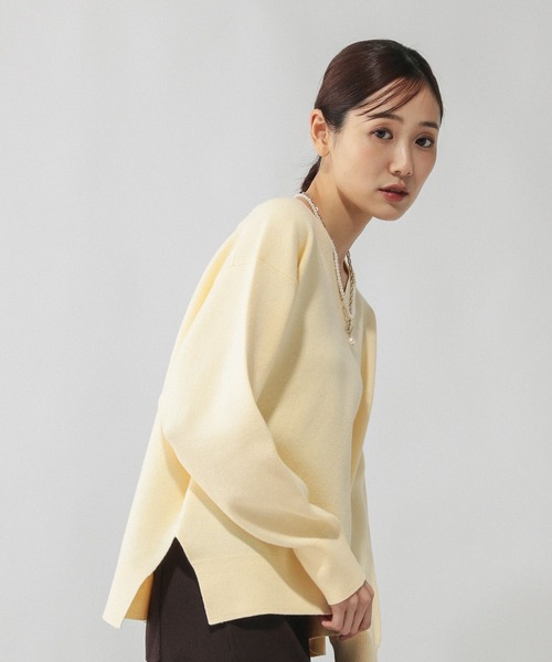 GLOBAL WORK（グローバルワーク）の「スウェットライクVネックプルオーバー/601625（ニット/セーター・レディース・ライトブラウン/ブルー系2/ペールイエロー/ブルー系その他5/ライトグレー/ライトグリーン/ベージュ系その他7/ピンク系その他2/ネイビー・SMALL/MEDIUM/LARGE）」の16枚目の写真