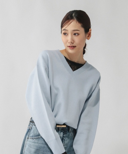 GLOBAL WORK（グローバルワーク）の「スウェットライクVネックプルオーバー/601625（ニット/セーター・レディース・ライトブラウン/ブルー系2/ペールイエロー/ブルー系その他5/ライトグレー/ライトグリーン/ベージュ系その他7/ピンク系その他2/ネイビー・SMALL/MEDIUM/LARGE）」の11枚目の写真
