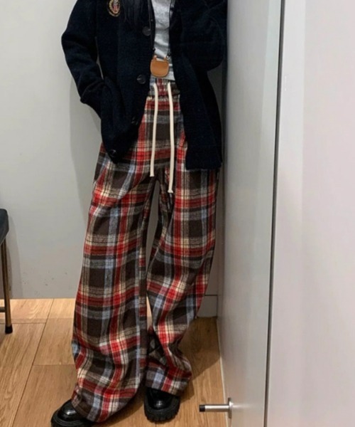 gossip!ロサンゼルス(ゴシップロサンゼルス)の「【Y2Kガーリー】レトロチェック裏起毛ストレートパンツ(スウェットパンツ・レディース・ネイビー/ブラウン・M)」の13枚目の写真