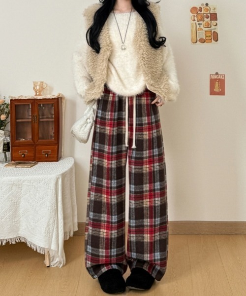 gossip!ロサンゼルス(ゴシップロサンゼルス)の「【Y2Kガーリー】レトロチェック裏起毛ストレートパンツ(スウェットパンツ・レディース・ネイビー/ブラウン・M)」の21枚目の写真
