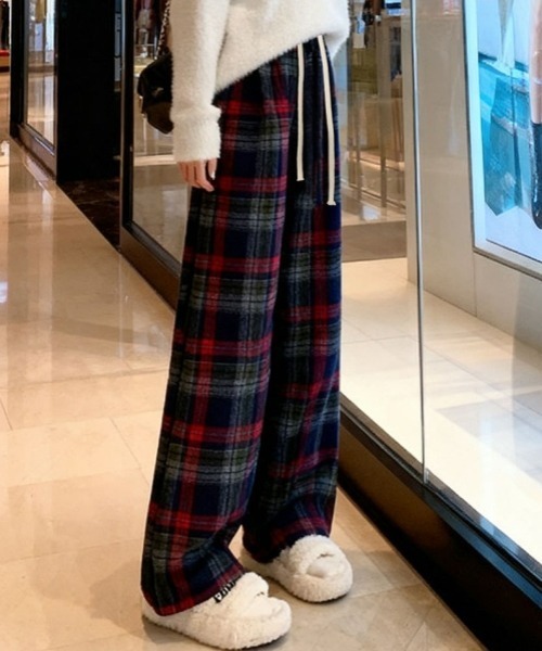 gossip!ロサンゼルス(ゴシップロサンゼルス)の「【Y2Kガーリー】レトロチェック裏起毛ストレートパンツ(スウェットパンツ・レディース・ネイビー/ブラウン・M)」の4枚目の写真