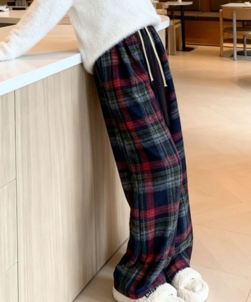 gossip!ロサンゼルス(ゴシップロサンゼルス)の「【Y2Kガーリー】レトロチェック裏起毛ストレートパンツ(スウェットパンツ・レディース・ネイビー/ブラウン・M)」の5枚目の写真