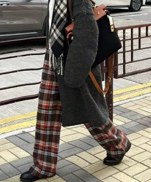 gossip!ロサンゼルス(ゴシップロサンゼルス)の「【Y2Kガーリー】レトロチェック裏起毛ストレートパンツ(スウェットパンツ・レディース・ネイビー/ブラウン・M)」の18枚目の写真