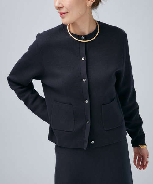 VERMEIL par iena(ヴェルメイユパーイエナ)の「スムースクルーネックショートカーディガン(カーディガン/ボレロ・レディース・アイボリー/ネイビー/レッド・FREE)」の2枚目の写真