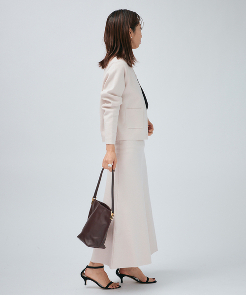 VERMEIL par iena(ヴェルメイユパーイエナ)の「スムースクルーネックショートカーディガン(カーディガン/ボレロ・レディース・アイボリー/ネイビー/レッド・FREE)」の4枚目の写真