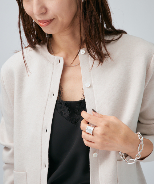 VERMEIL par iena(ヴェルメイユパーイエナ)の「スムースクルーネックショートカーディガン(カーディガン/ボレロ・レディース・アイボリー/ネイビー/レッド・FREE)」の10枚目の写真