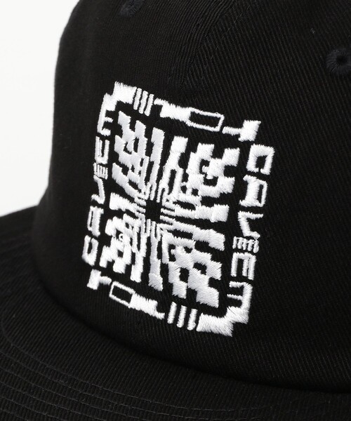 C.E(シーイー)の「C.E / CAV EMⅢ CAP(キャップ・メンズ・ブラック・ONE SIZE)」の4枚目の写真