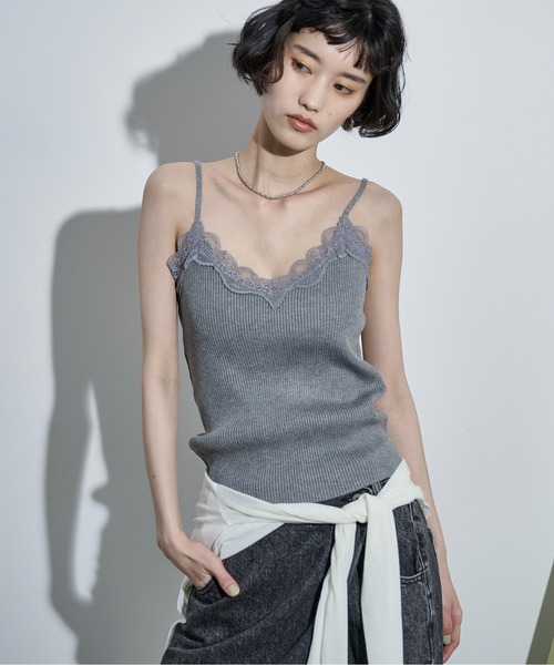 THE YOn（ザヨン）の「レースVネックリブコットンニットキャミ（キャミソール・レディース・カーキブラウン/ブラック/ブルー/グレー/オフホワイト・FREE）」の3枚目の写真