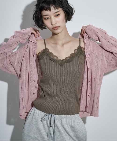 THE YOn（ザヨン）の「レースVネックリブコットンニットキャミ（キャミソール・レディース・カーキブラウン/ブラック/ブルー/グレー/オフホワイト・FREE）」の4枚目の写真