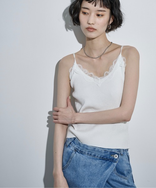 THE YOn（ザヨン）の「レースVネックリブコットンニットキャミ（キャミソール・レディース・カーキブラウン/ブラック/ブルー/グレー/オフホワイト・FREE）」の7枚目の写真