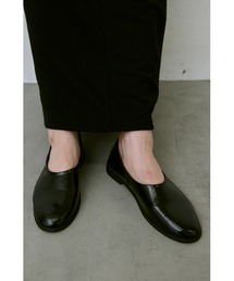 un/neu | ソフトラウンドフラットシューズ(パンプス)