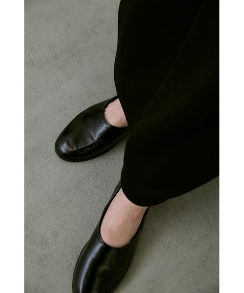 un/neu（アンノイ）の「ソフトラウンドフラットシューズ（パンプス・レディース・ブラック・LARGE/MEDIUM/SMALL）」の5枚目の写真