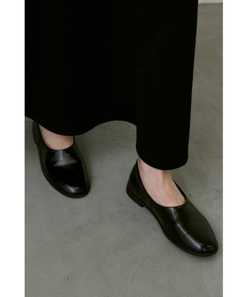 un/neu（アンノイ）の「ソフトラウンドフラットシューズ（パンプス・レディース・ブラック・LARGE/MEDIUM/SMALL）」の3枚目の写真