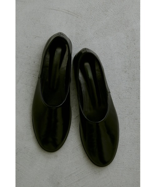 un/neu（アンノイ）の「ソフトラウンドフラットシューズ（パンプス・レディース・ブラック・LARGE/MEDIUM/SMALL）」の2枚目の写真