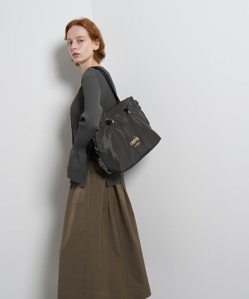 LANVIN en Bleu(ランバンオンブルー)の「サイドフリルドロストトートバッグ小(トートバッグ・レディース・チャコールグレー/ブラック/カーキ・FREE)」の10枚目の写真