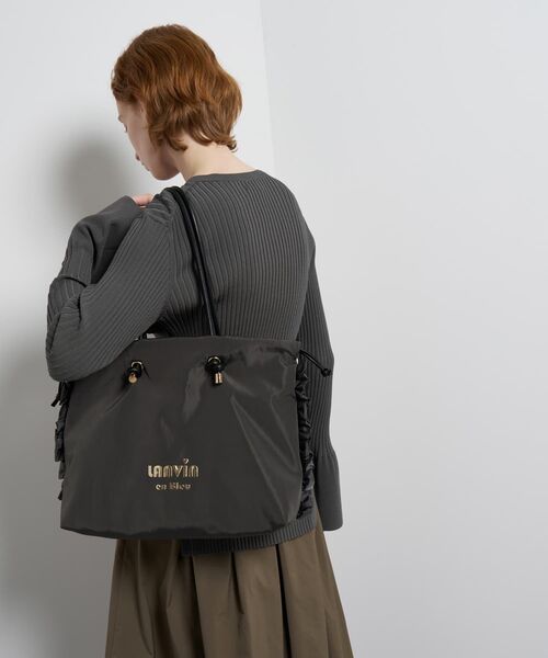 LANVIN en Bleu(ランバンオンブルー)の「サイドフリルドロストトートバッグ小(トートバッグ・レディース・チャコールグレー/ブラック/カーキ・FREE)」の11枚目の写真