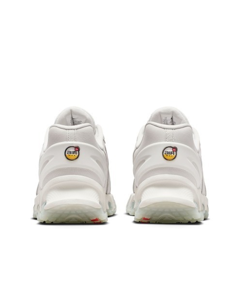 NIKE(ナイキ)の「NIKE Air Max Dn8 Leather(ナイキ エアマックス Dn8 レザー)(スニーカー・メンズ・ホワイト系/ブラウン系/ブラック系・25cm/25.5cm/26cm/26.5cm/27cm/28cm/28.5cm/29cm/27.5cm)」の10枚目の写真