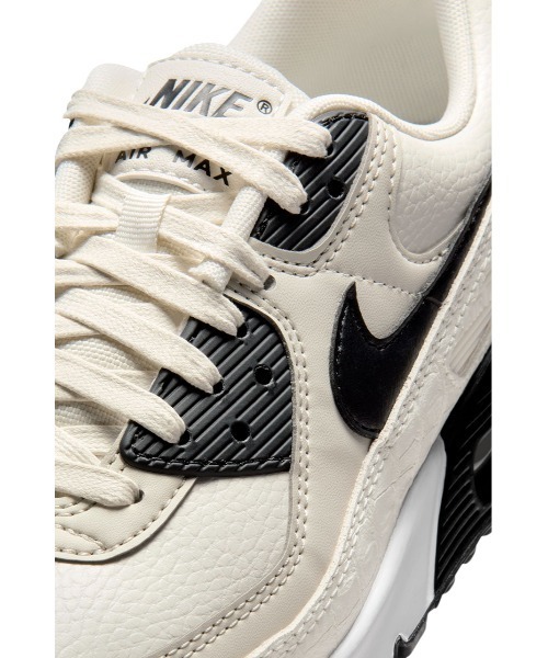 NIKE(ナイキ)の「エア マックス 90(スニーカー・レディース・ホワイト・23cm/23.5cm/24cm/24.5cm/25cm)」の4枚目の写真