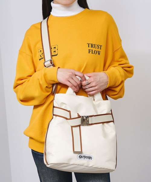 OUTDOOR PRODUCTS（アウトドアプロダクツ）の「【EC限定】OUTDOOR 2WAY BELT TOTE S（トートバッグ・レディース・ベージュ/ブラック/ホワイト・ONE SIZE）」の4枚目の写真