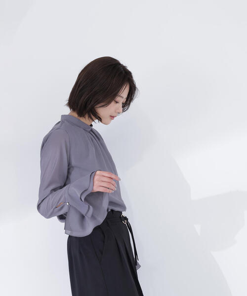 NATURAL BEAUTY BASIC(ナチュラルビューティーベーシック)の「◇フレアカフスシアーブラウス(シャツ/ブラウス・レディース・ラベンダー/オフホワイト/チャコールグレー・MEDIUM/SMALL)」の12枚目の写真