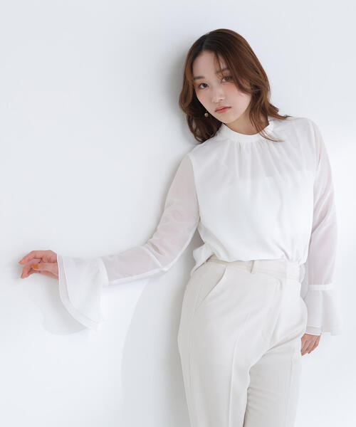 NATURAL BEAUTY BASIC(ナチュラルビューティーベーシック)の「◇フレアカフスシアーブラウス(シャツ/ブラウス・レディース・ラベンダー/オフホワイト/チャコールグレー・MEDIUM/SMALL)」の4枚目の写真