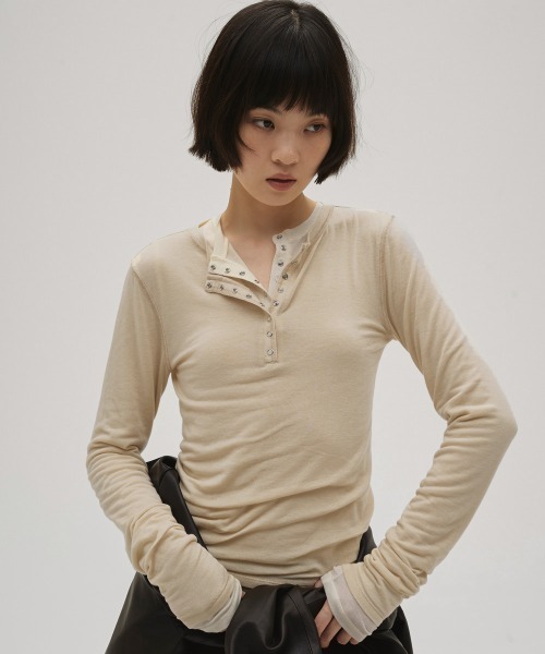 TODAYFUL（トゥデイフル）の「Henleyneck Soft Tops（Tシャツ/カットソー・レディース・グレー/キナリ/ダークグレー/サンドベージュ・FREE）」の4枚目の写真