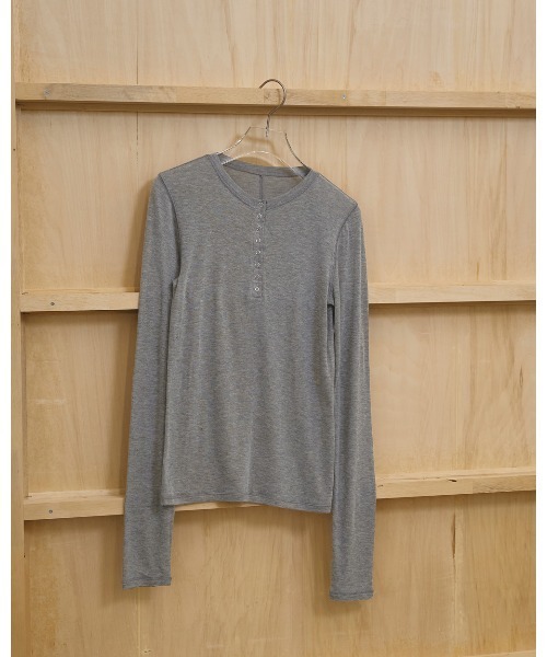 TODAYFUL（トゥデイフル）の「Henleyneck Soft Tops（Tシャツ/カットソー・レディース・グレー/キナリ/ダークグレー/サンドベージュ・FREE）」の9枚目の写真