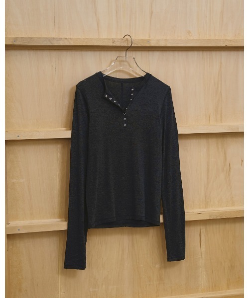 TODAYFUL（トゥデイフル）の「Henleyneck Soft Tops（Tシャツ/カットソー・レディース・グレー/キナリ/ダークグレー/サンドベージュ・FREE）」の10枚目の写真