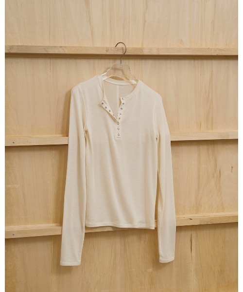 TODAYFUL（トゥデイフル）の「Henleyneck Soft Tops（Tシャツ/カットソー・レディース・グレー/キナリ/ダークグレー/サンドベージュ・FREE）」の11枚目の写真
