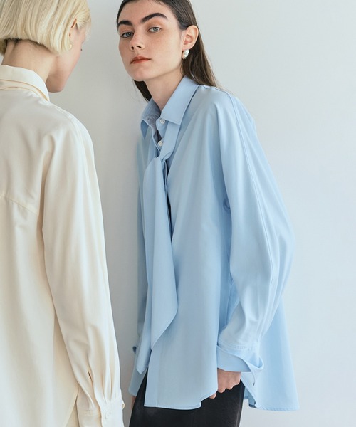 ADAM ET ROPE'(アダムエロペ)の「【サステナブル】ボウタイシャツ(シャツ/ブラウス・レディース・キナリ/サックスブルー・38/36)」の2枚目の写真