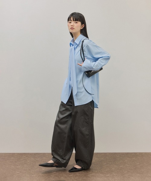 ADAM ET ROPE'(アダムエロペ)の「【サステナブル】ボウタイシャツ(シャツ/ブラウス・レディース・キナリ/サックスブルー・38/36)」の3枚目の写真