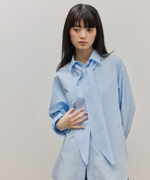 ADAM ET ROPE'(アダムエロペ)の「【サステナブル】ボウタイシャツ(シャツ/ブラウス・レディース・キナリ/サックスブルー・38/36)」の11枚目の写真