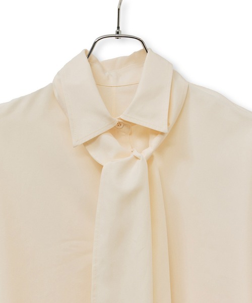 ADAM ET ROPE'(アダムエロペ)の「【サステナブル】ボウタイシャツ(シャツ/ブラウス・レディース・キナリ/サックスブルー・38/36)」の15枚目の写真