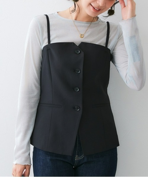 7days Life Styling（セブンデイズライフスタイリング）の「【みさとさんコラボ】フロントボタンビスチェ（しわになりにくい・UVカット）＜大きいサイズ有＞（スーツセット・レディース・グレー/ブラック・M/L/LL/3L）」の2枚目の写真