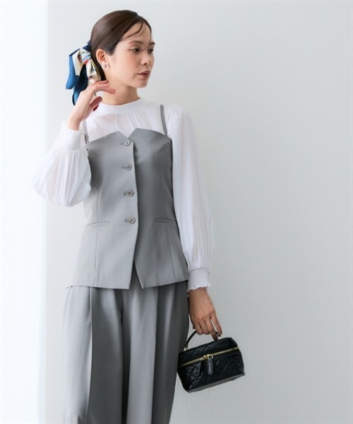 7days Life Styling（セブンデイズライフスタイリング）の「【みさとさんコラボ】フロントボタンビスチェ（しわになりにくい・UVカット）＜大きいサイズ有＞（スーツセット・レディース・グレー/ブラック・M/L/LL/3L）」の3枚目の写真